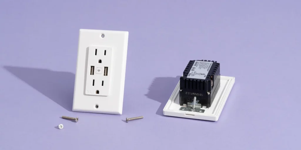 Smart outlet with USB